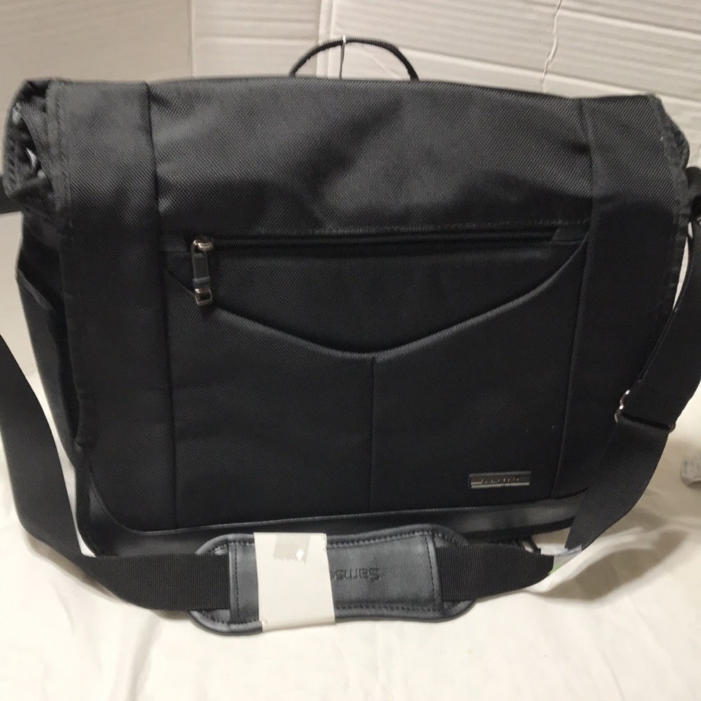 Samsonite laptop messenger bag. NWT